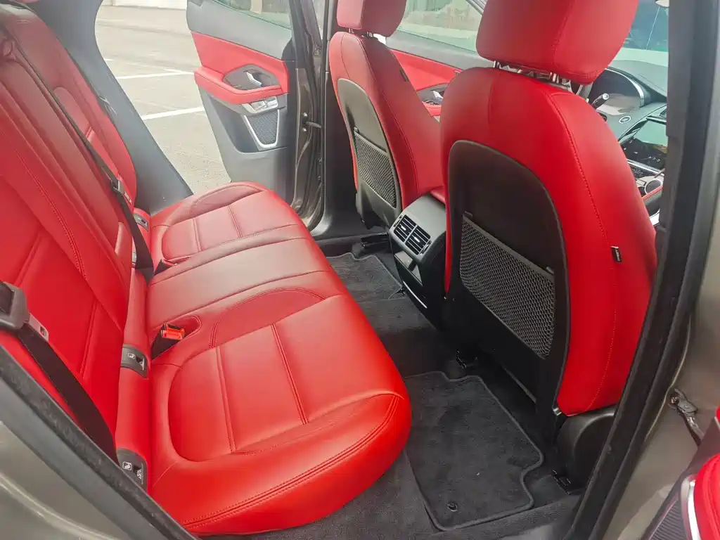Jaguar E-PACE — миниатюра 12