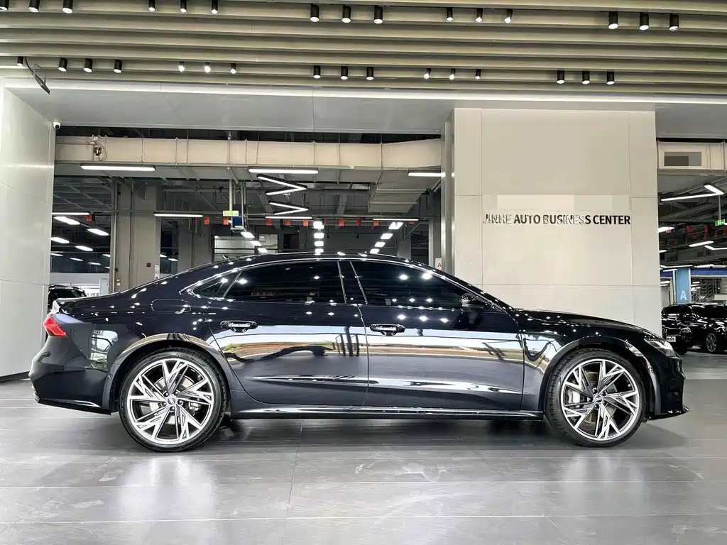 Audi A7L 2023 55 TFSI quattro S-line
