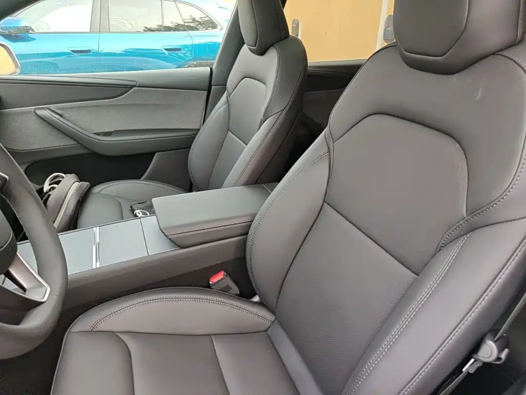 Tesla Model Y — миниатюра 15