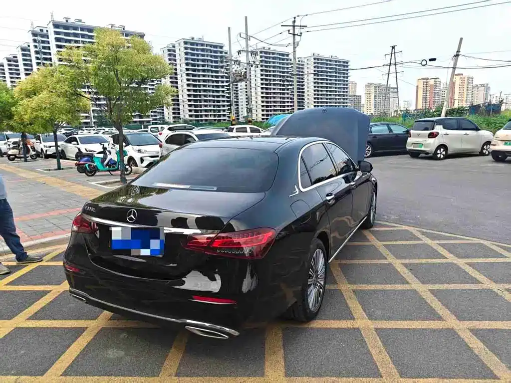 Mercedes-Benz E-Class — миниатюра 2