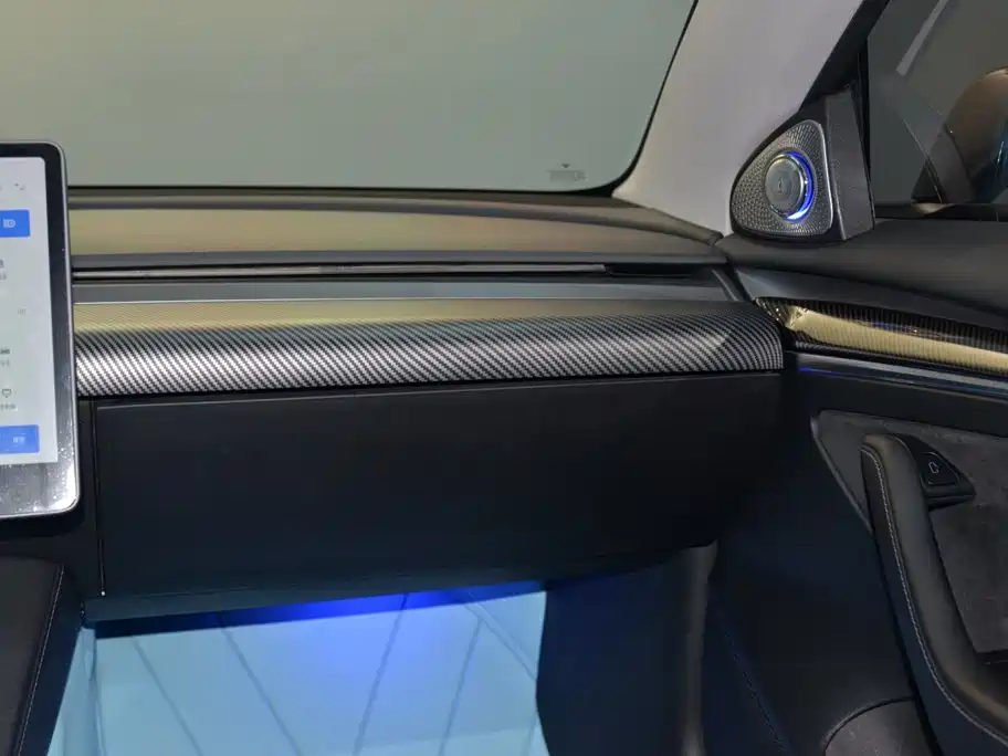 Tesla Model 3 — миниатюра 15