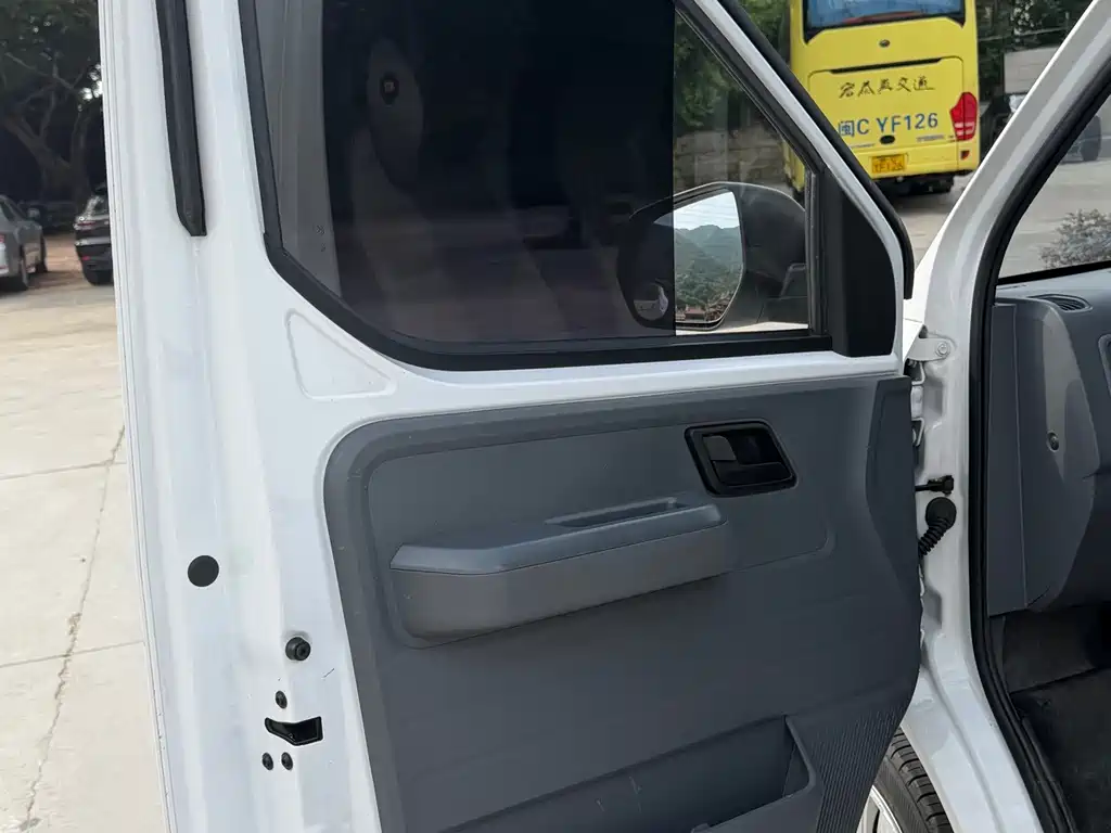 Wuling Yangguang — миниатюра 9