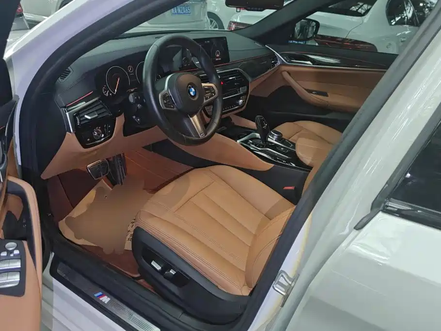 BMW 5 Series — миниатюра 9