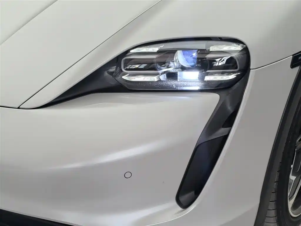 Porsche Taycan — миниатюра 32