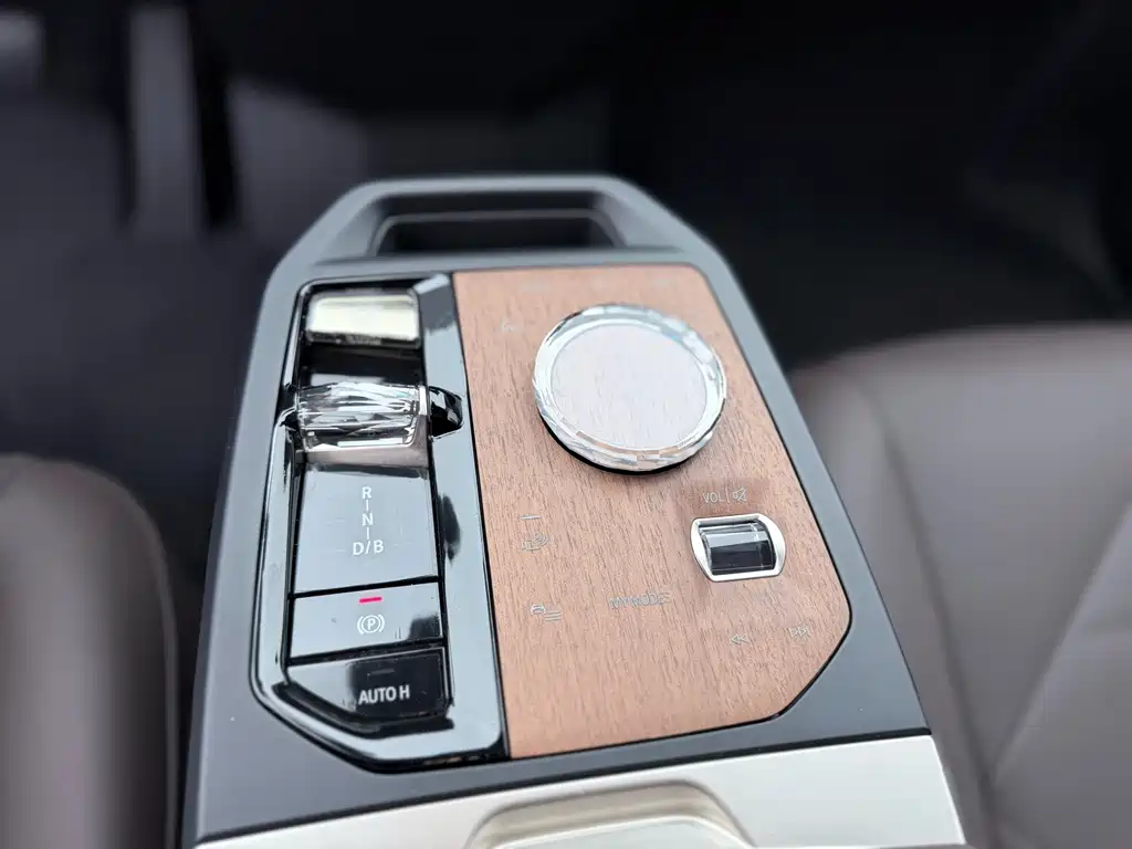 BMW iX — миниатюра 13