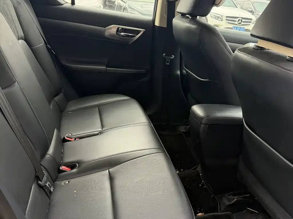 Lexus CT — миниатюра 11