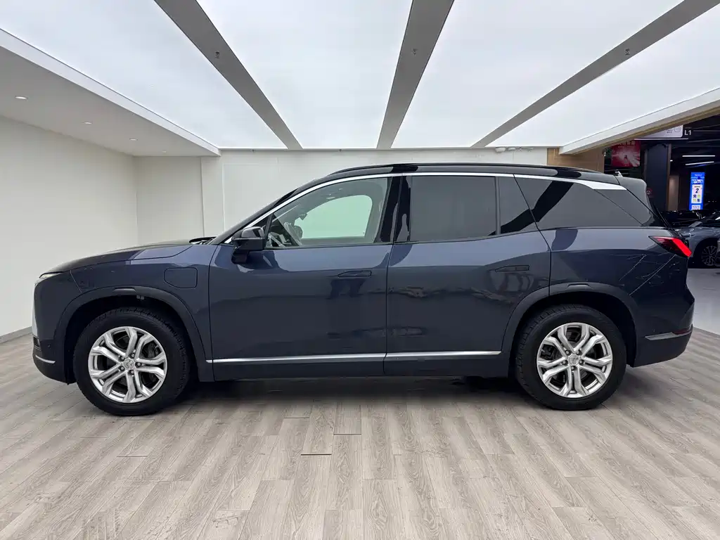 NIO ES8 2020 580KM мест