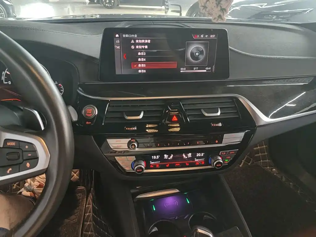 BMW 5 Series — миниатюра 13