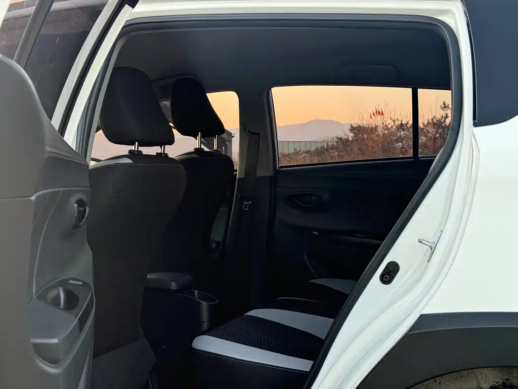 TOYOTA YARIS L ZHIXUAN