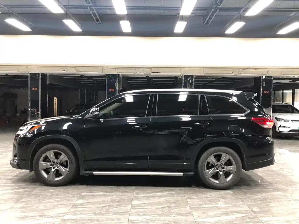 TOYOTA HIGHLANDER