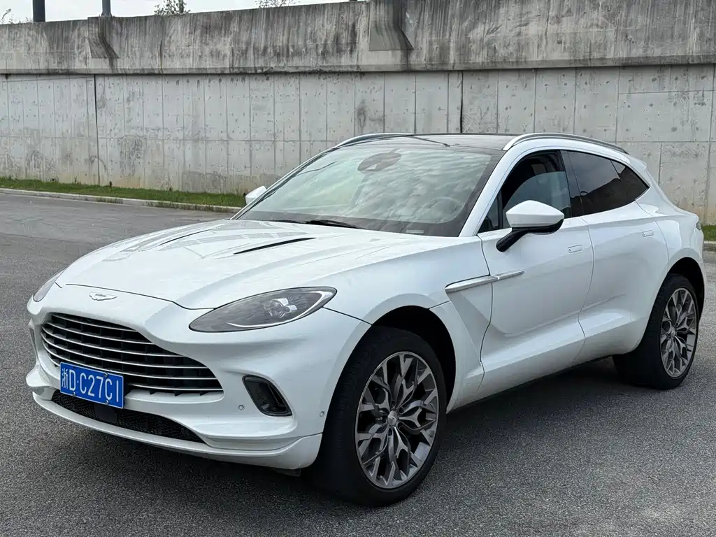 Aston Martin DBX — миниатюра 4
