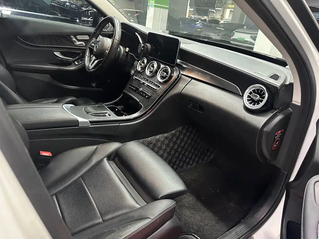 Mercedes-Benz C-Class — миниатюра 8