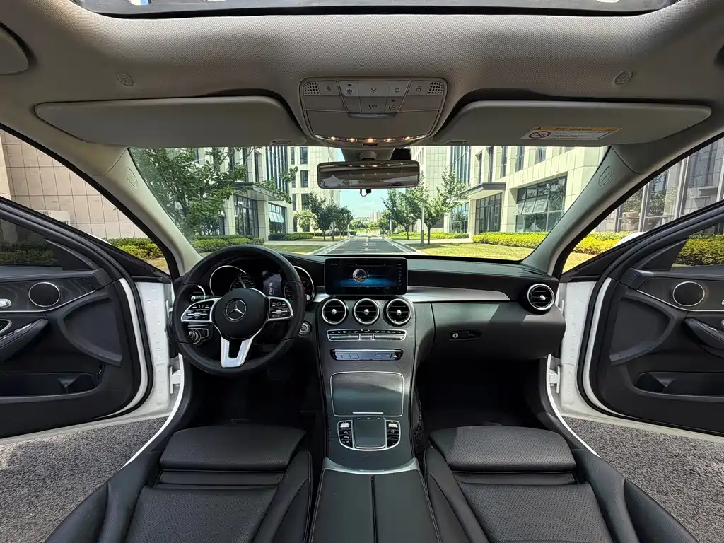 Mercedes-Benz C-Class — миниатюра 14