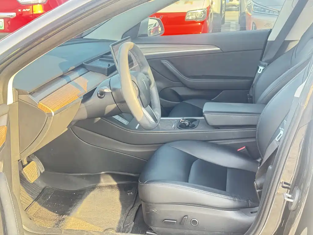 Tesla Model 3 — миниатюра 3
