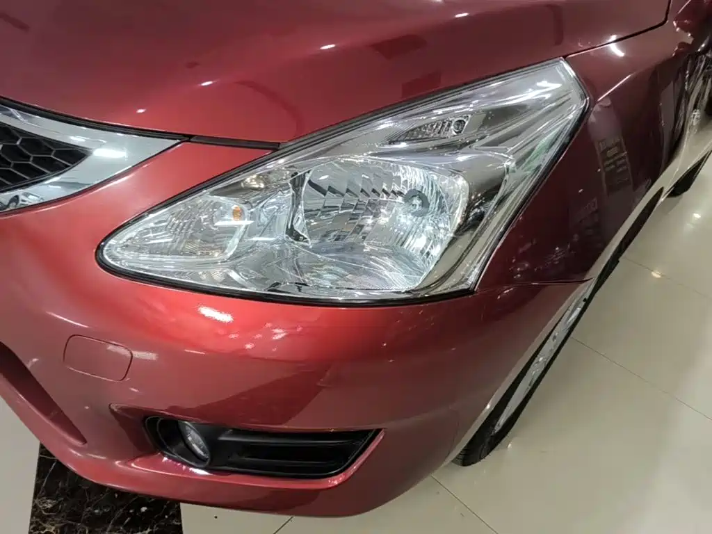 Nissan Tiida — миниатюра 24