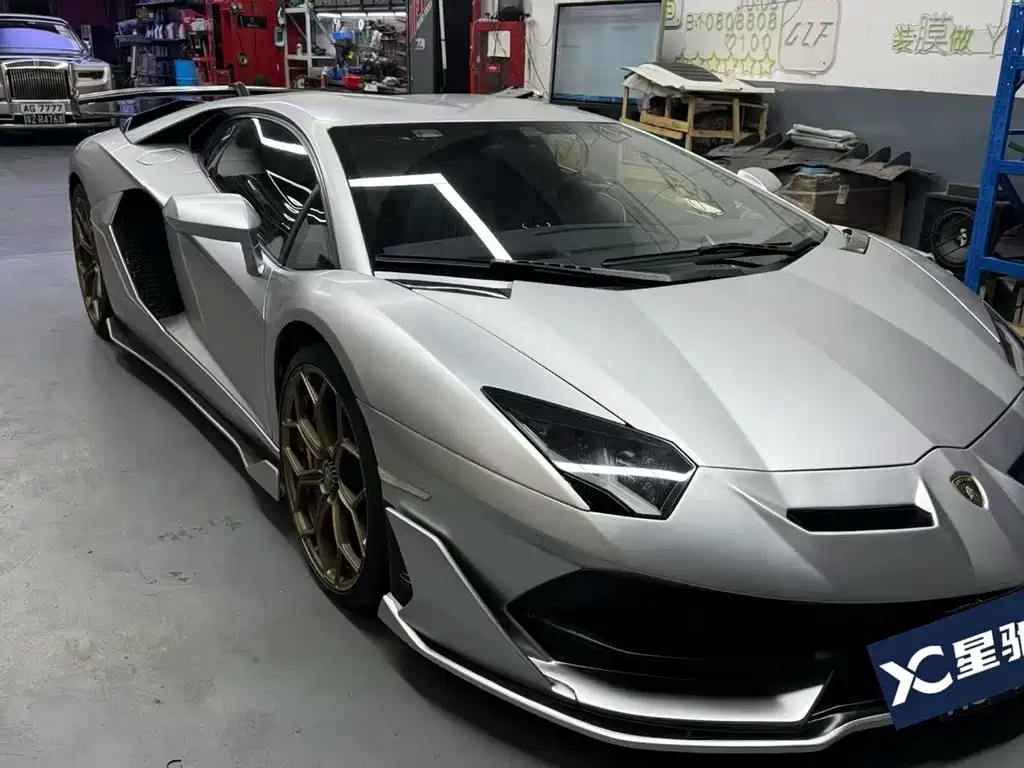 Lamborghini Aventador 2011 LP 700-4
