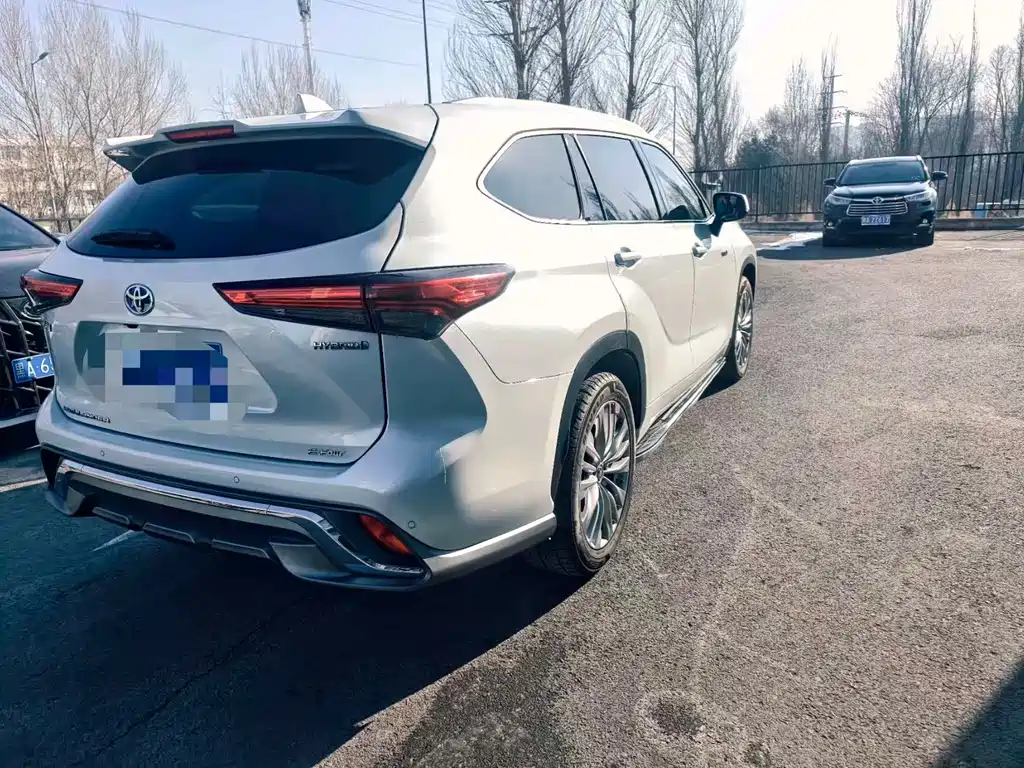 Toyota Highlander Hybrid 2.5L 4WD Premium Edition 7 seats, фото 4