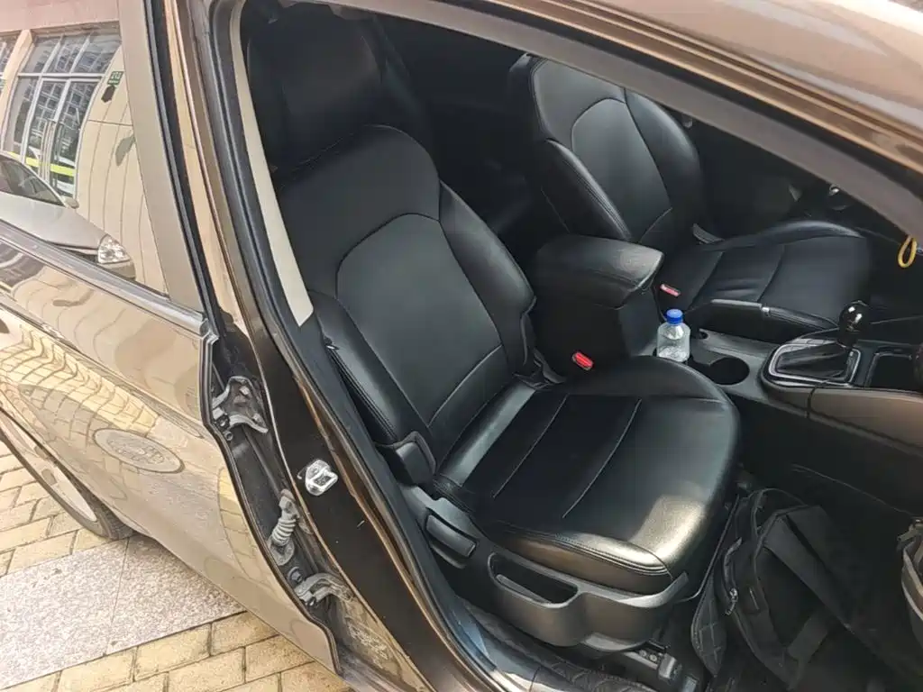 Kia Carens — миниатюра 25
