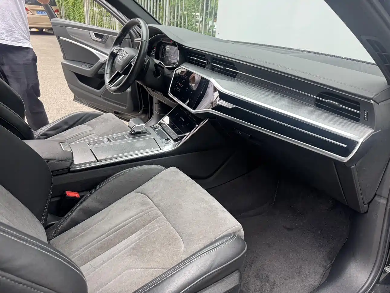 Audi A6L 2022 Черный из Китая, фото 3