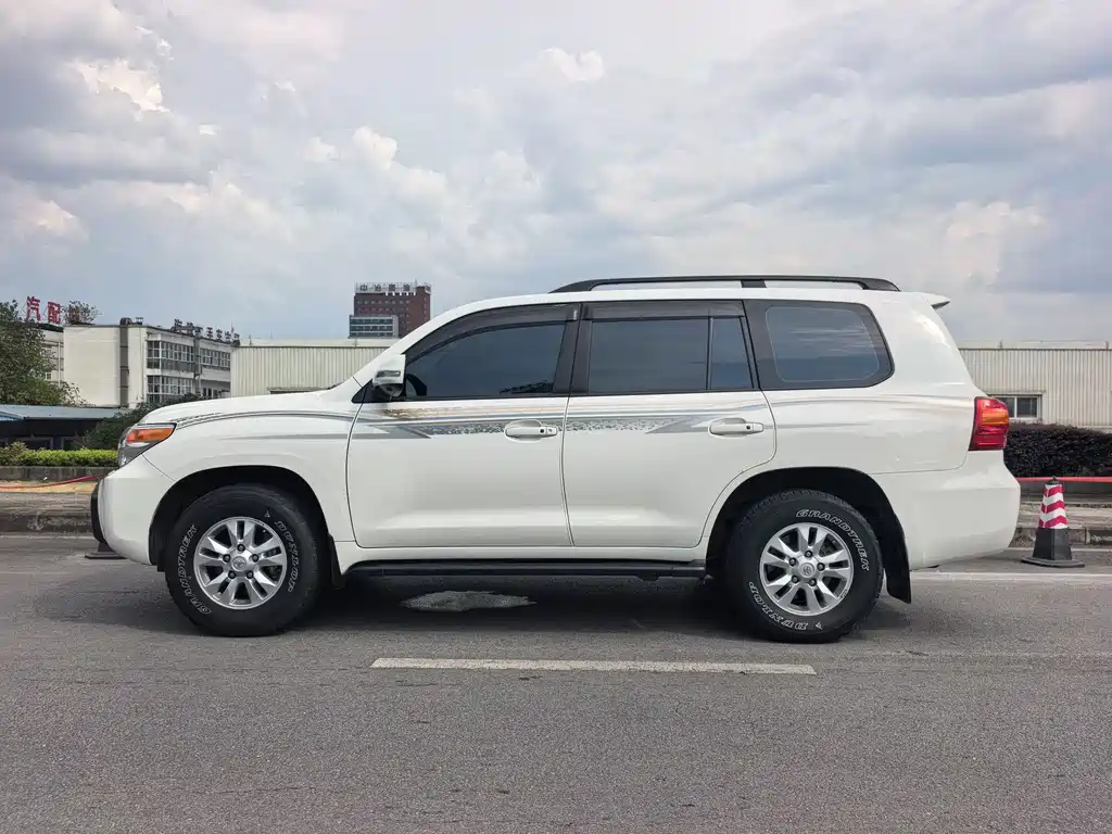 Toyota Land Cruiser 2012 4.0L AT VX