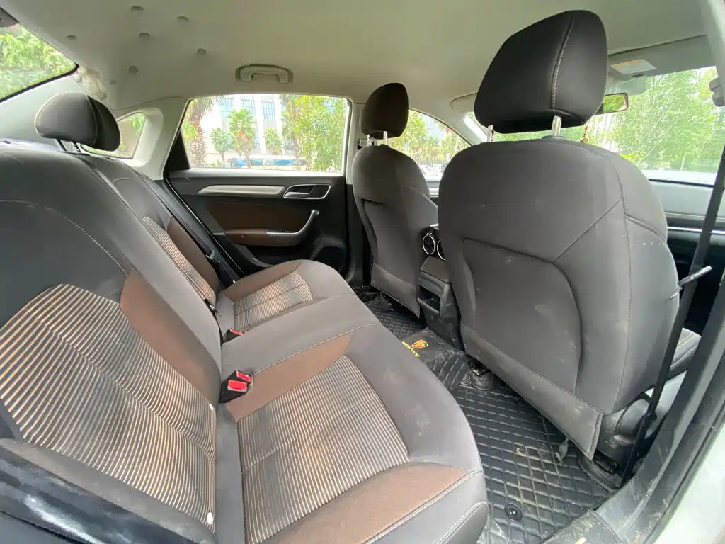 Roewe i6 Classic — миниатюра 13