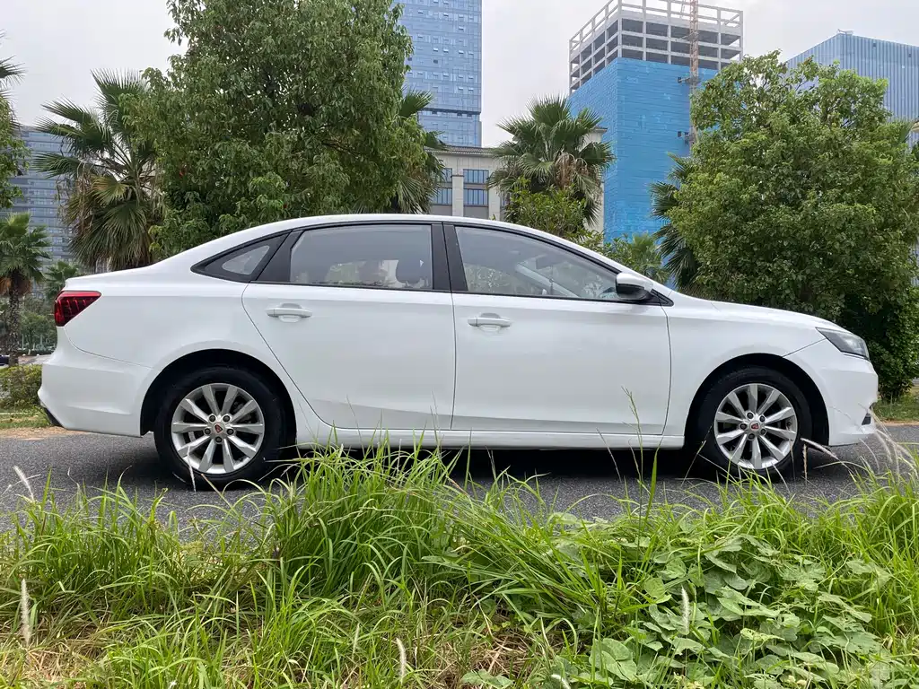 Roewe i6 Classic — миниатюра 5