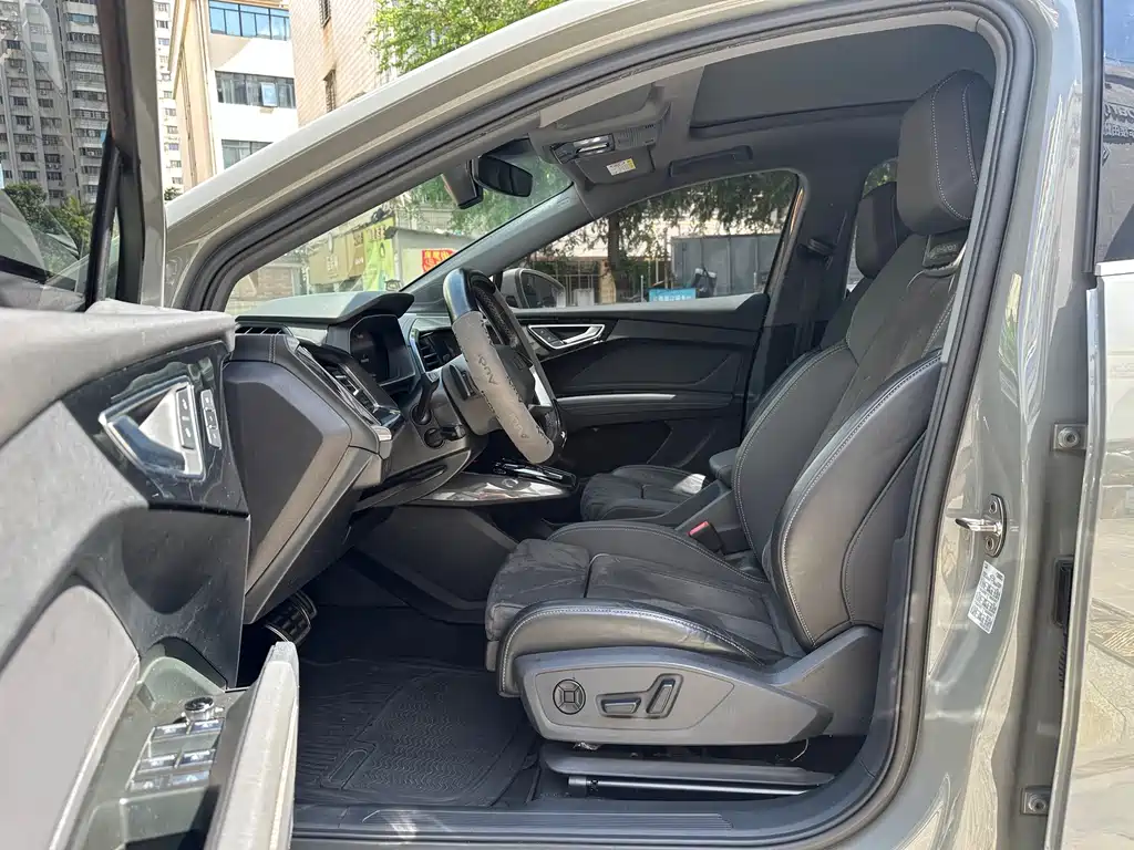 Audi Q4 e-tron — миниатюра 4