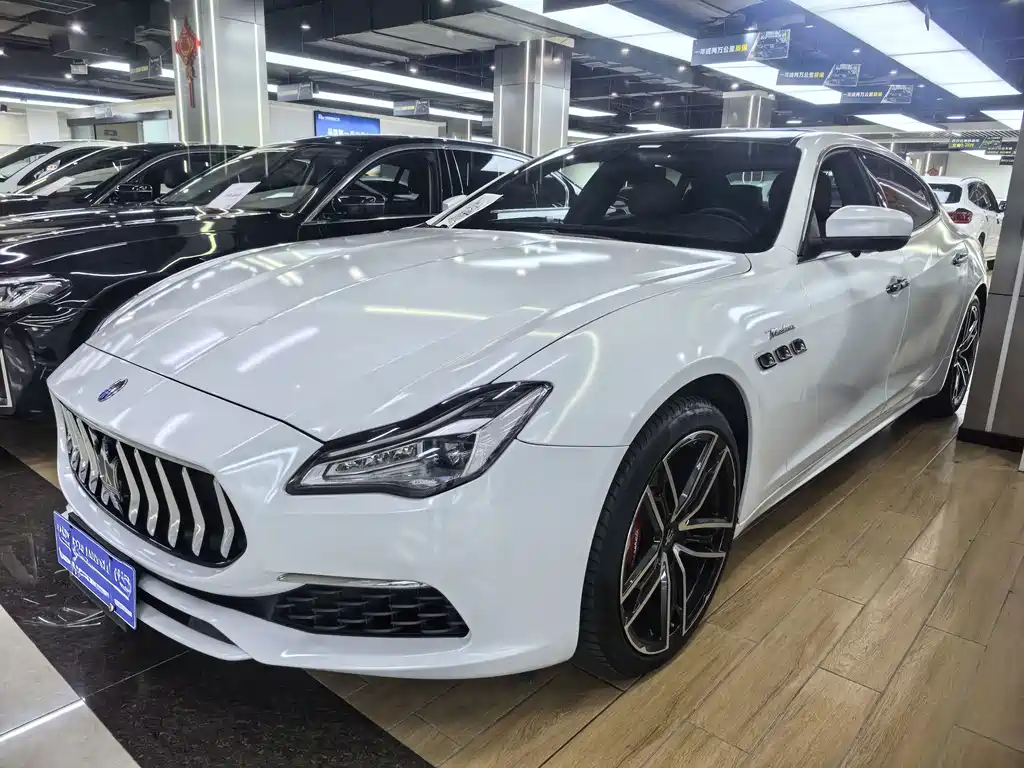 Maserati Quattroporte
