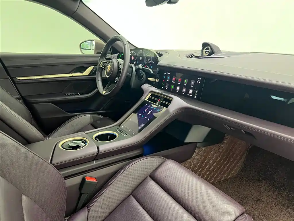 Porsche Taycan 2025 Taycan