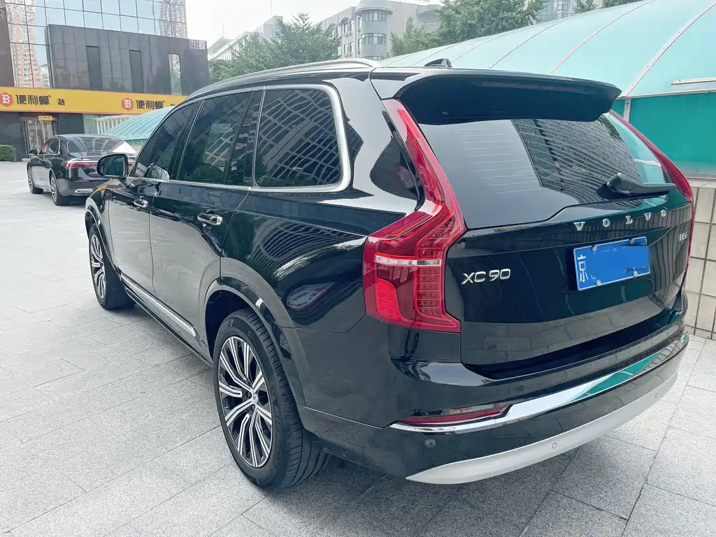 Volvo XC90 2022 B5 Luxury 5 мест