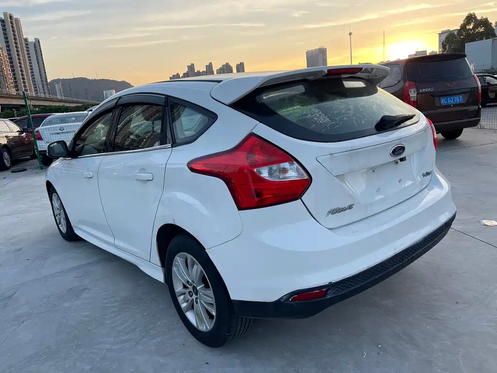 Ford Focus — миниатюра 7