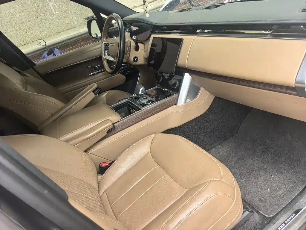 Land Rover Range Rover 2023 3.0 L6 400PS мест Long Wheelbase