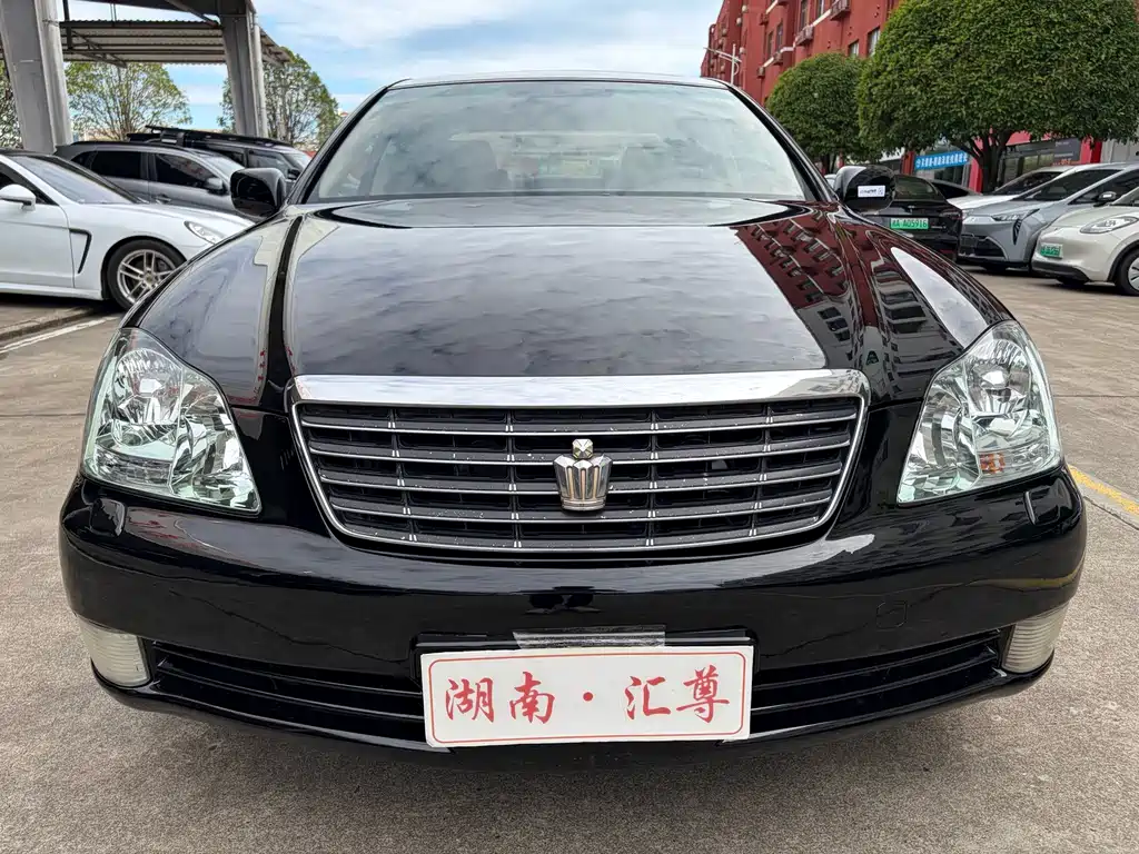 Toyota Crown — миниатюра 2