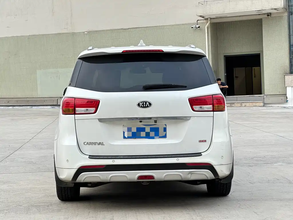 Kia Carnival — миниатюра 10