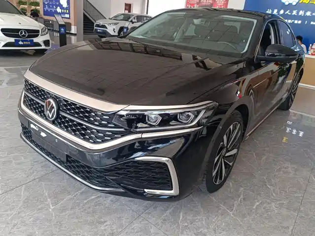VOLKSWAGEN PASSAT 2022