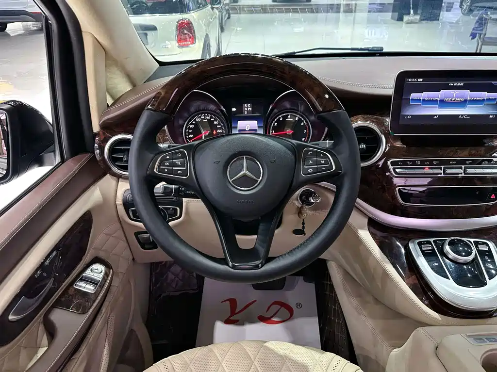 Mercedes-Benz V-Class (Import) — миниатюра 6
