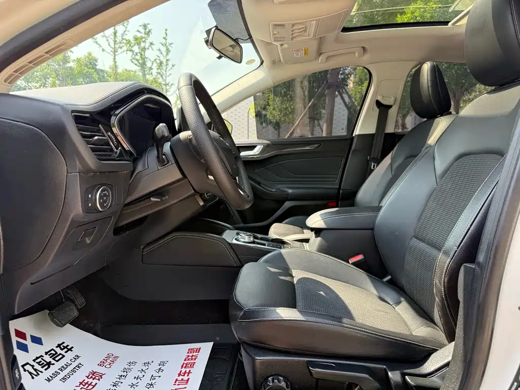 Ford Focus 2021 EcoBoost 180 AT