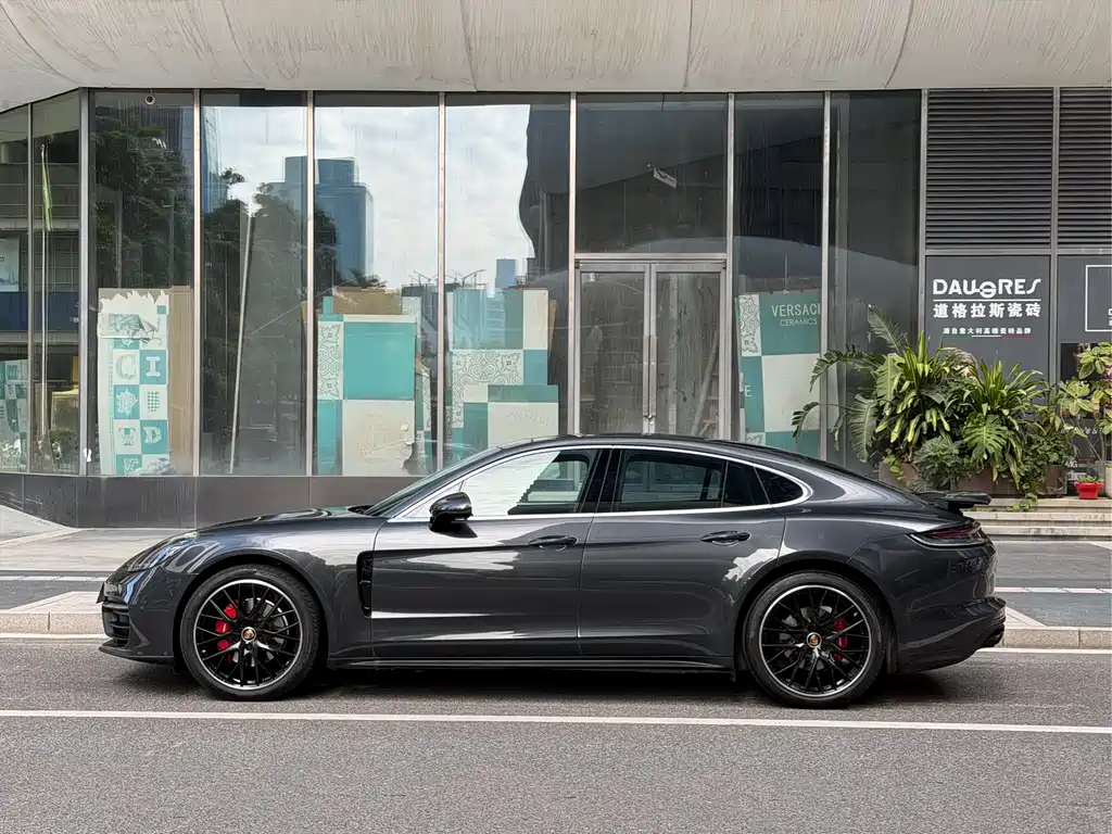 PORSCHE PANAMERA
