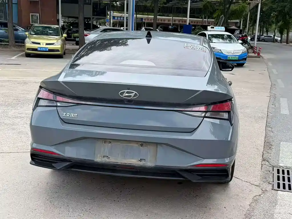 Hyundai Elantra — миниатюра 8