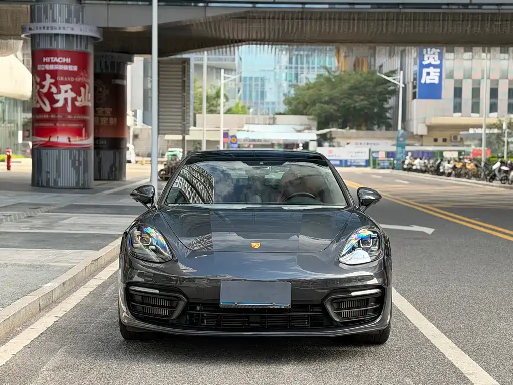 PORSCHE PANAMERA