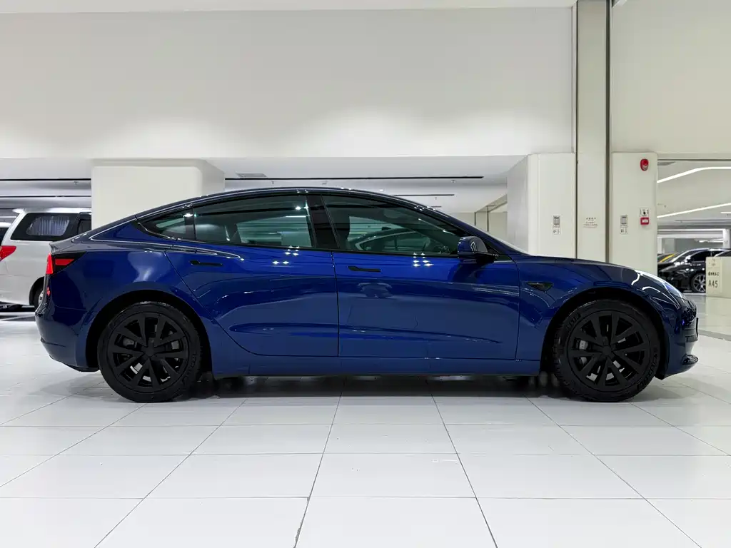Tesla Model 3 — миниатюра 12