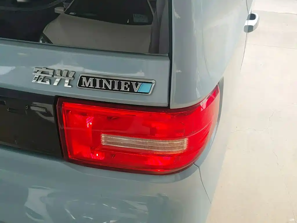 Wuling MINIEV — миниатюра 8