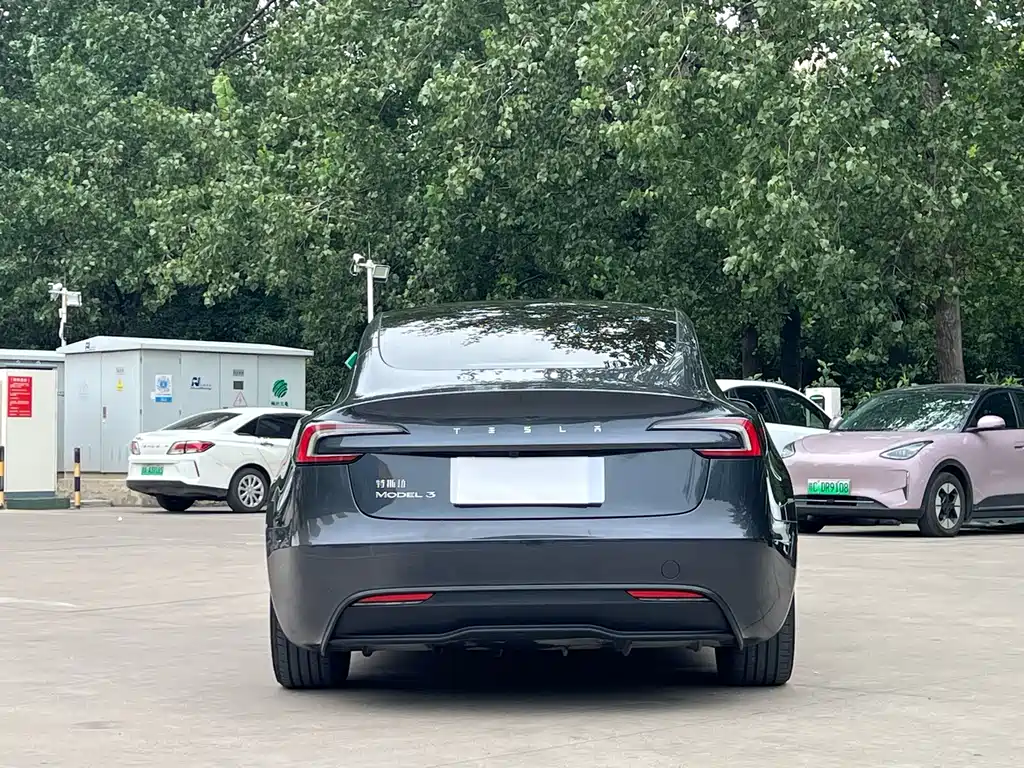 Tesla Model 3 — миниатюра 8