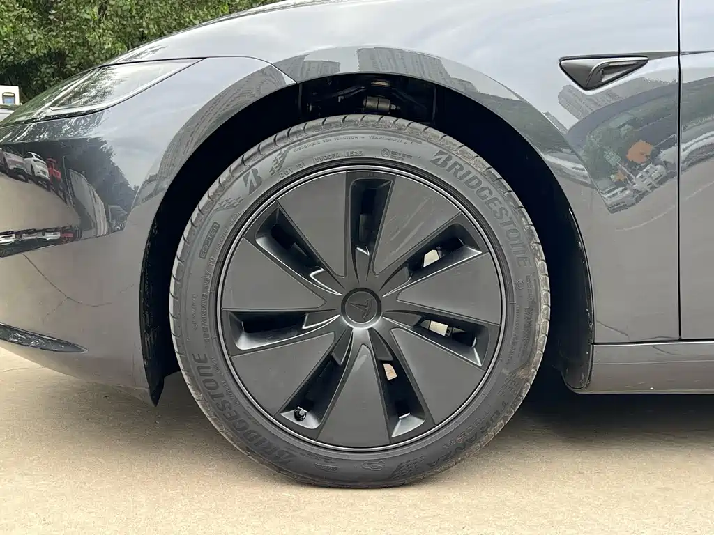 Tesla Model 3 — миниатюра 16