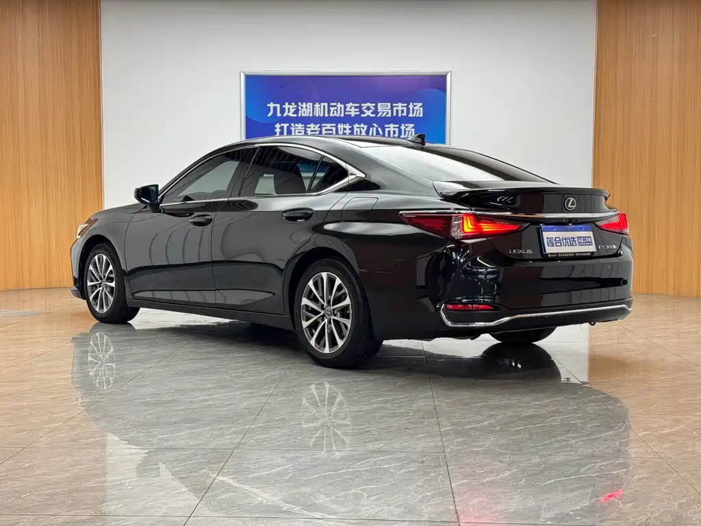Lexus ES 2022 300h
