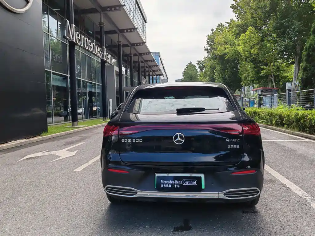 Mercedes-Benz EQE SUV — миниатюра 18