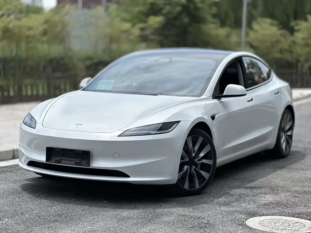 Tesla Model 3 2024