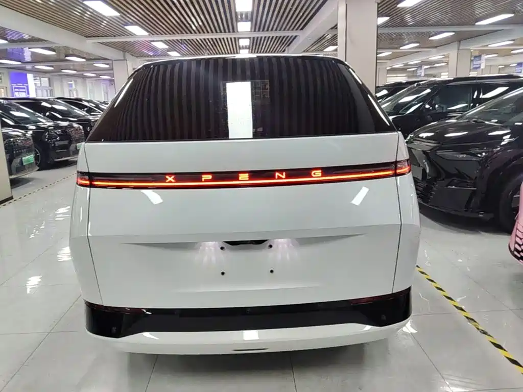 XPeng X9 — миниатюра 6