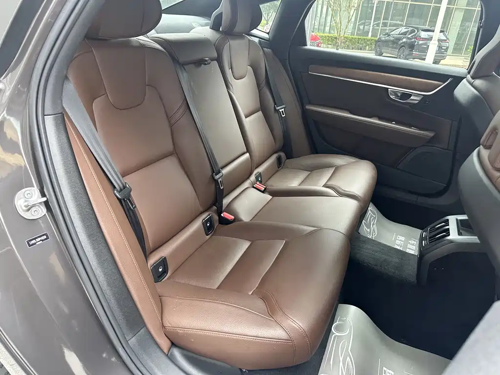 Volvo S90 2024 B5 Luxury