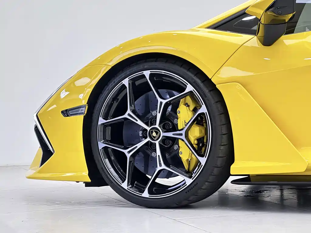 Lamborghini Revuelto — миниатюра 4